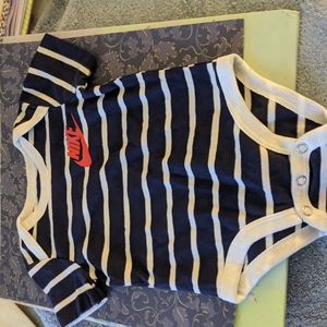 ❤️ Nike, 6 mo, NWOT, navy blue stripe onesie